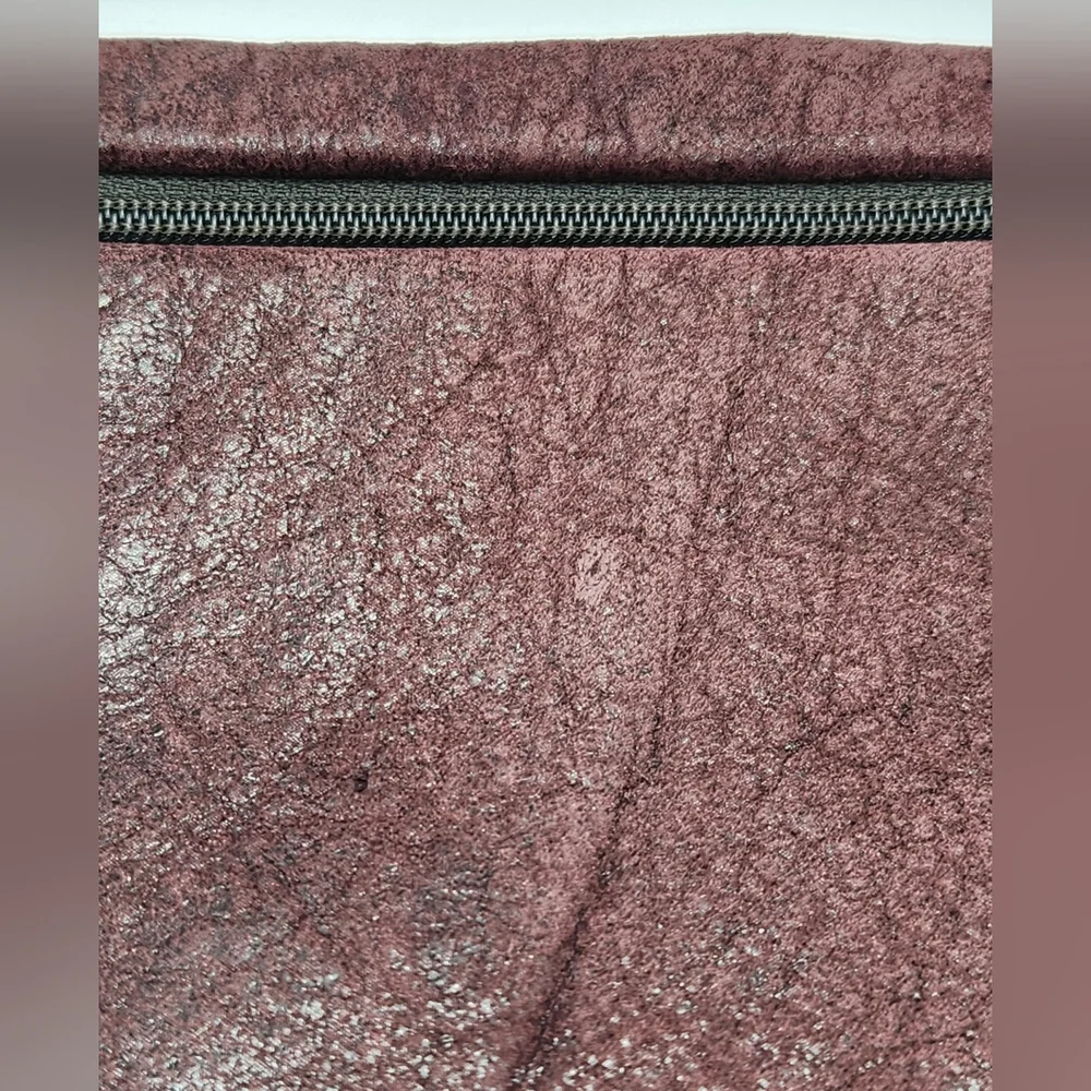 Rough And Tumble XL Slip Case, Black Rock Berry